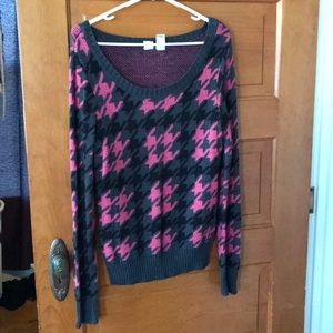 Scoop neck chevron print sweater